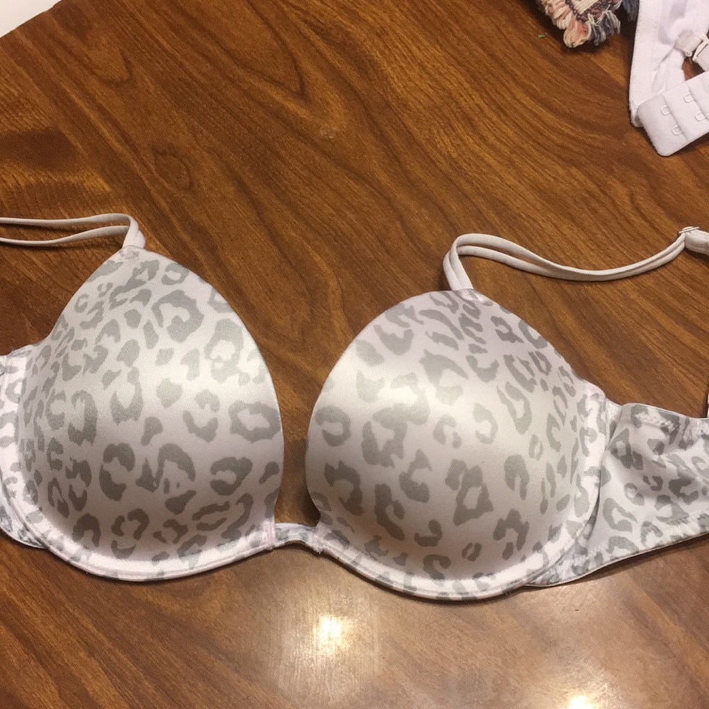 Victoria’s Secret pink bra padded 34c